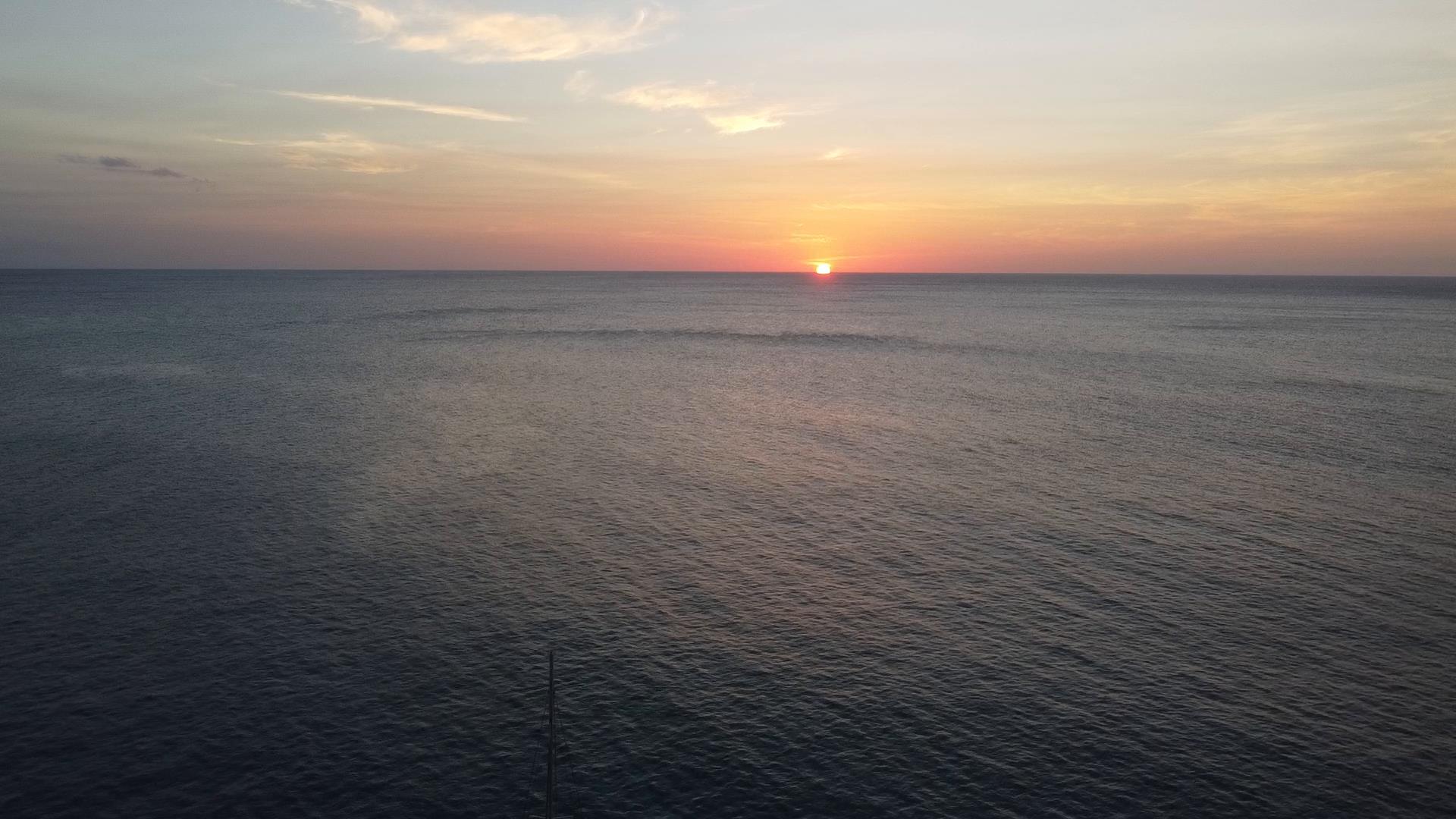 Sunset et reveal catamaran